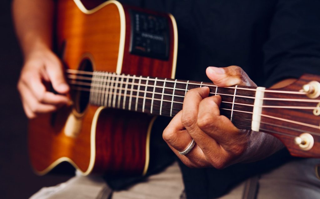How many hours should you practice guitar a day?